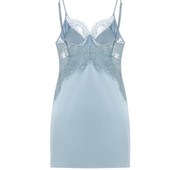 🎥 Lace Detail Blue Satin V-Neck Short Nightgown - Picture 9 of 9